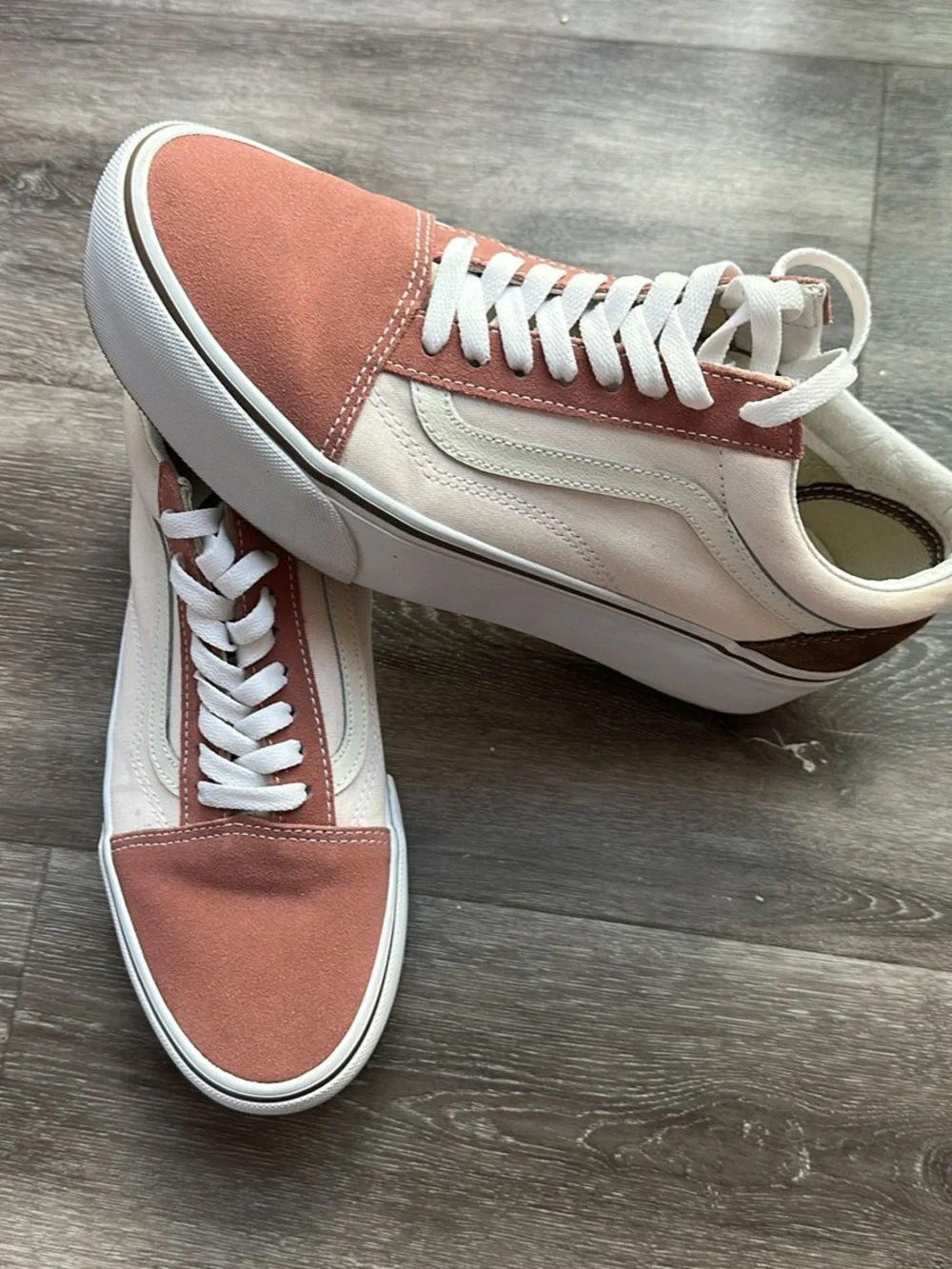 Vans Casual Low-Top Sneakers in Dusty Rose and White
